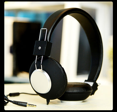 Wired Head-mounted Music Sports Earphones showcasing sleek black design and 3.5mm plug for audio connectivity.